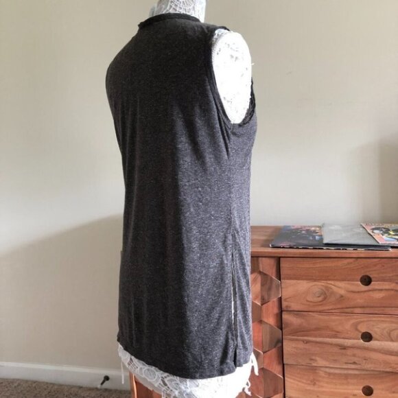 Gray sleeveless muscle tee - Picture 5 of 6